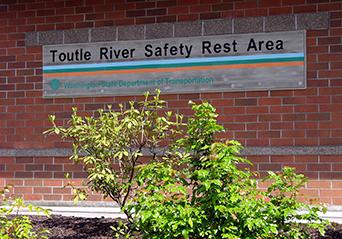 Photo of Toutle River safety rest area on northbound I-5 Photo of Toutle River safety rest area on northbound I-5