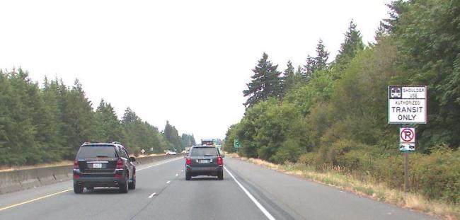 Image of westbound Highway 14 static bus shoulder use sign.